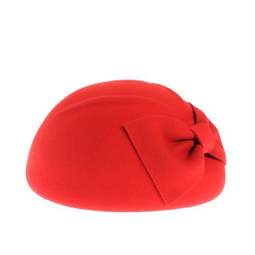 Toca rosie cu funda eleganta