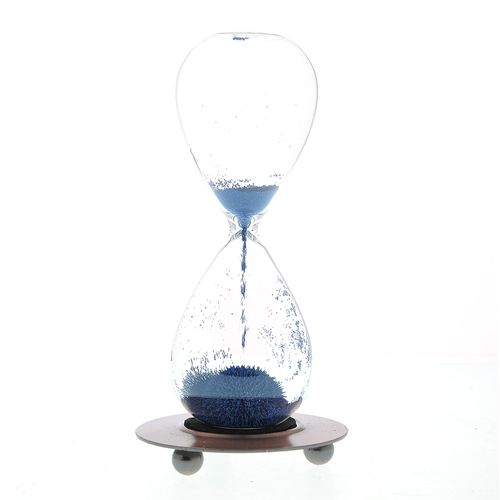 Clepsidra transparenta, cu pilitura albastra