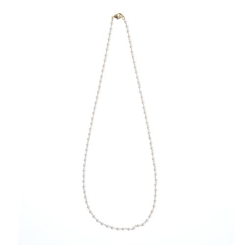 Colier elegant perle acrilice albe